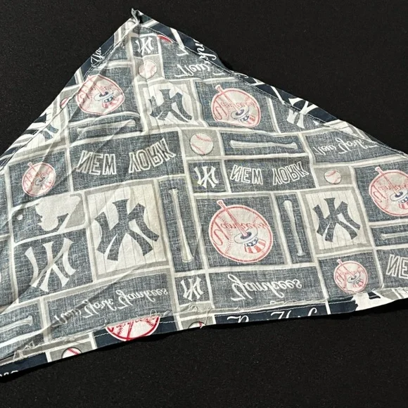 It’s a bandana! Bundle of 2 Yankees bandanas for pups in 2 sizes. EUC - Picture 5 of 9